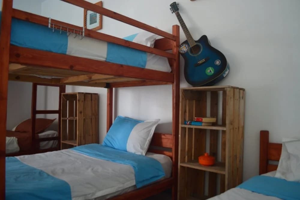 Retiro Grupal de 1 Semana en Taghazout (6+ Personas) – 5 Días de Clases de Surf + 2 Sesiones de Yoga + Comidas Completas + Alojamiento - 3