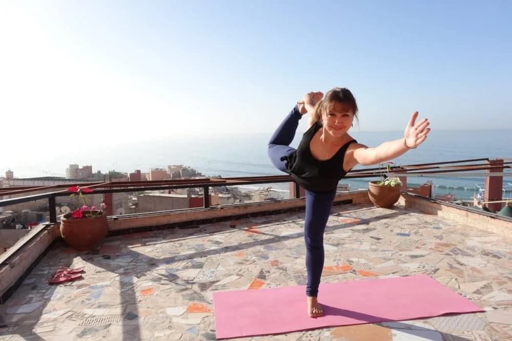 Retiro Grupal de 1 Semana en Taghazout (6+ Personas) – 5 Días de Clases de Surf + 2 Sesiones de Yoga + Comidas Completas + Alojamiento - 2